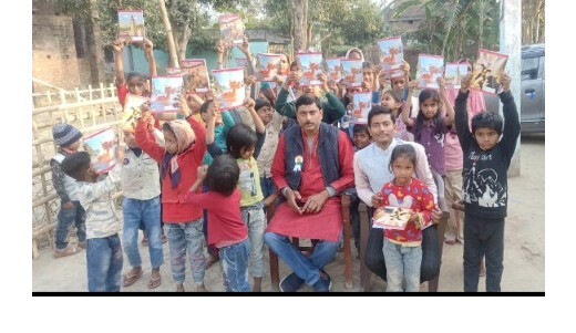 हर बच्चे तक शिक्षा पहुँचाने का संदेश, समाजसेवी ने वितरित किए शैक्षणिक सामग्री